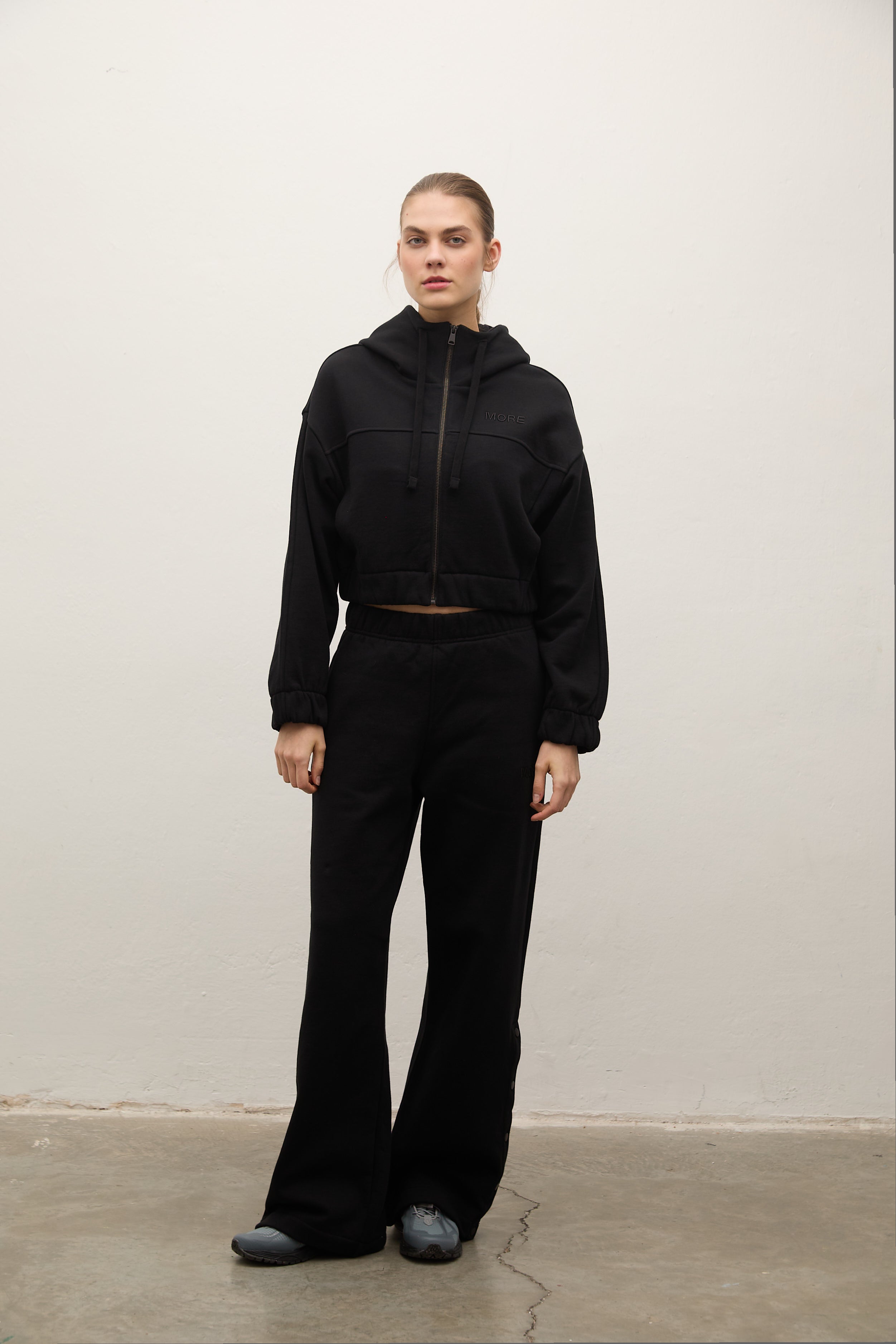 Indo Kapüşonlu Fermuarlı Crop Sweatshirt - Siyah