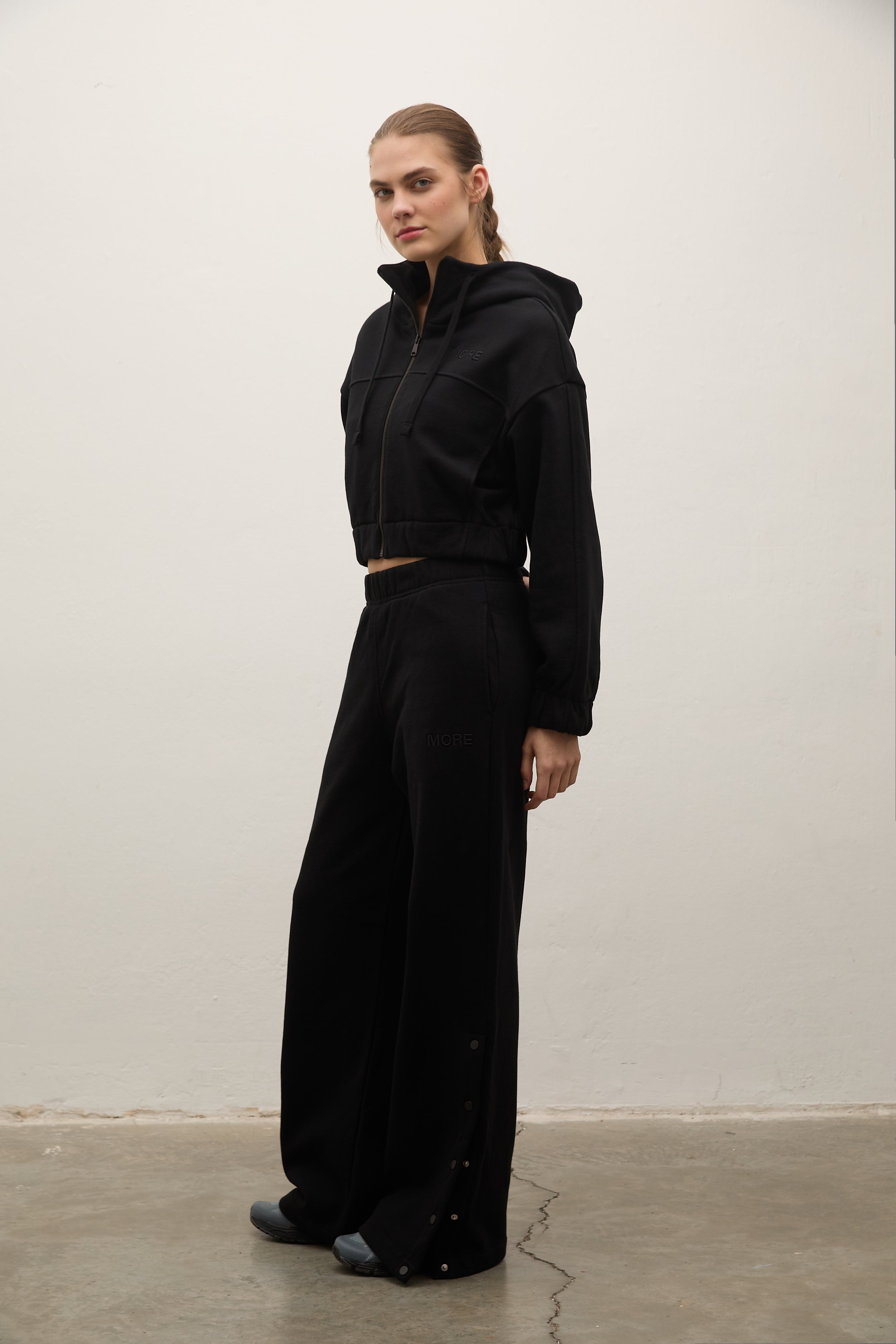 Indo Kapüşonlu Fermuarlı Crop Sweatshirt - Siyah